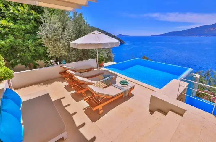 Villa Mahal Hotel Kalkan deniz manzaralı teras ve özel havuz